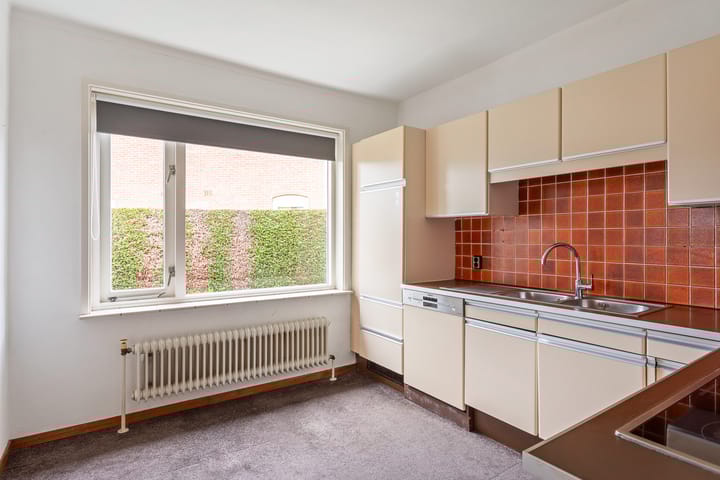 Photo 13 of Irenestraat 1