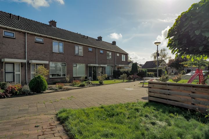 Bekijk foto 45 van Van Roozendaalstraat 31