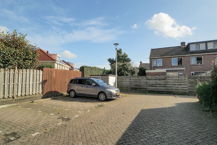 Bekijk foto 46 van Van Roozendaalstraat 31