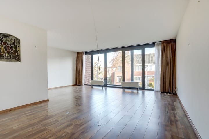 Foto 2 van Rector van den Broekstraat 1-B010