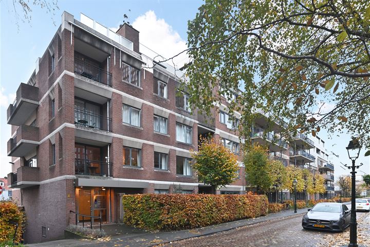 View photo 1 of Koningin Sophiestraat 114