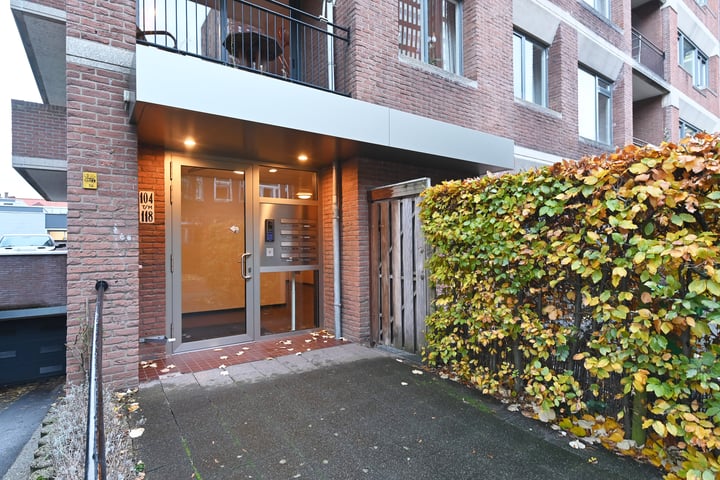 View photo 38 of Koningin Sophiestraat 114