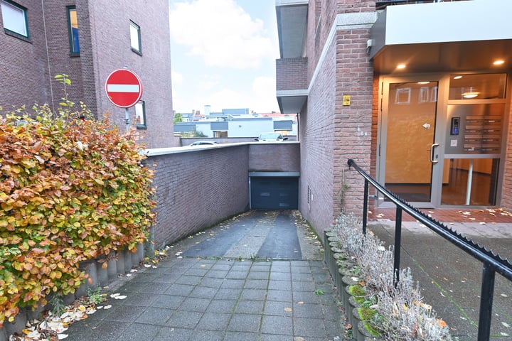 View photo 39 of Koningin Sophiestraat 114