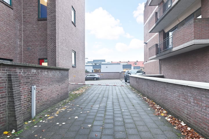 View photo 40 of Koningin Sophiestraat 114