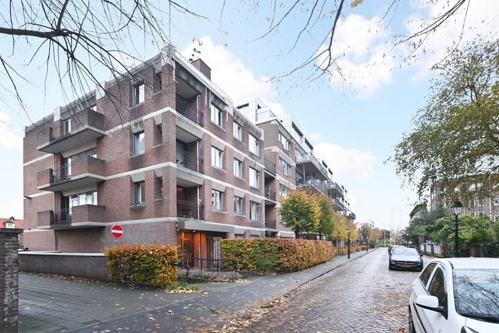 View photo 42 of Koningin Sophiestraat 114