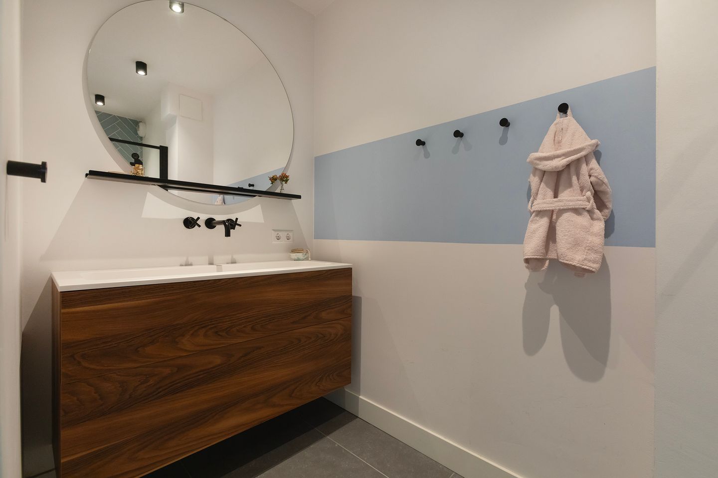 Photo 25 of Riouwstraat 74