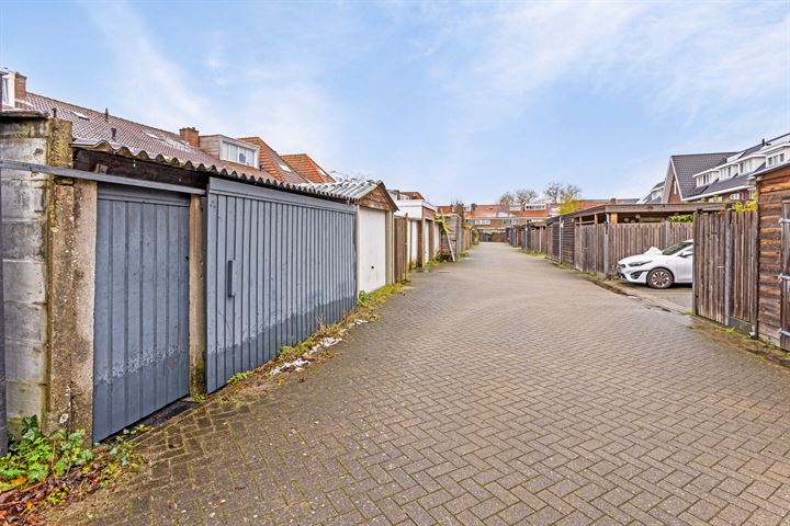 Bekijk foto 37 van Goudenregenstraat 6