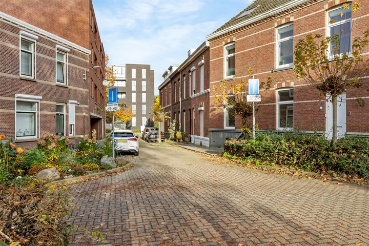 Bekijk foto 23 van Ernst Casimirstraat 7