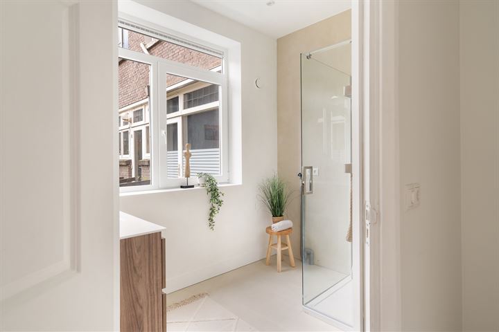 View photo 34 of Van der Meydestraat 28-A