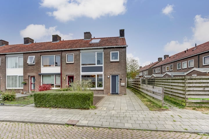 Bekijk foto 1 van Epkemastraat 1