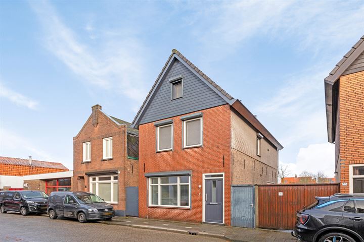 View photo 1 of Voorstraat 33