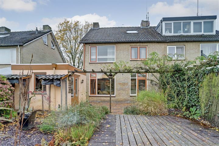 View photo 40 of Emmastraat 6