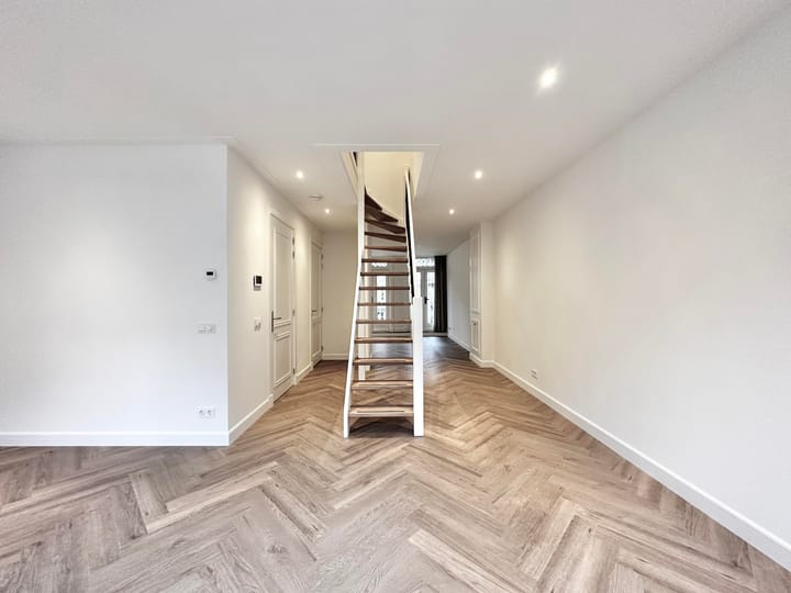 Photo 2 of Eerste Helmersstraat 217-H