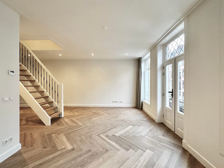 Photo 4 of Eerste Helmersstraat 217-H