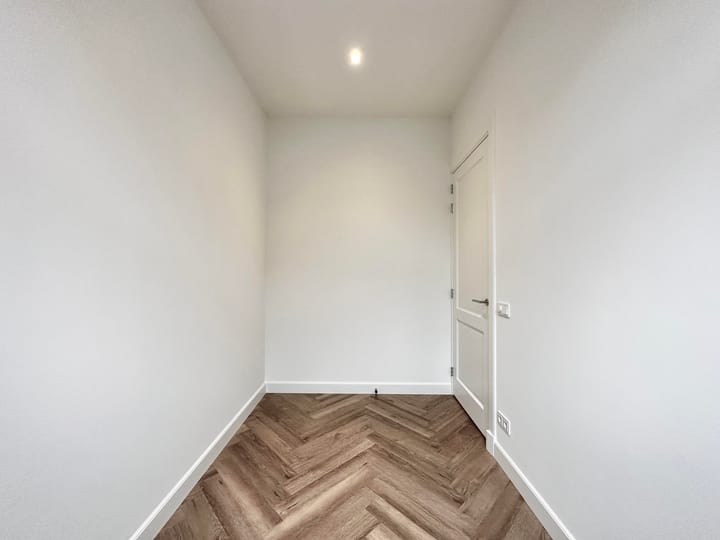 Photo 11 of Eerste Helmersstraat 217-H