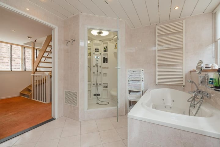 Photo 24 of Valkenburgerweg 76