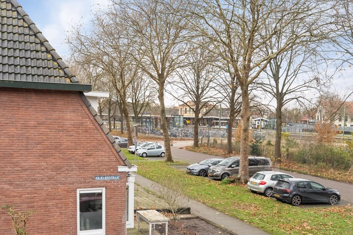 Bekijk foto 3 van Anjelierstraat 1