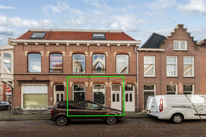 View photo 1 of Spoorstraat 69