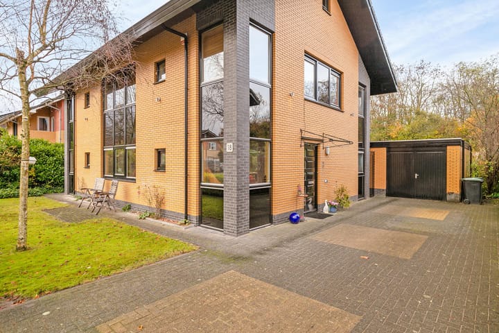 Foto 6 van Maandenweg 18