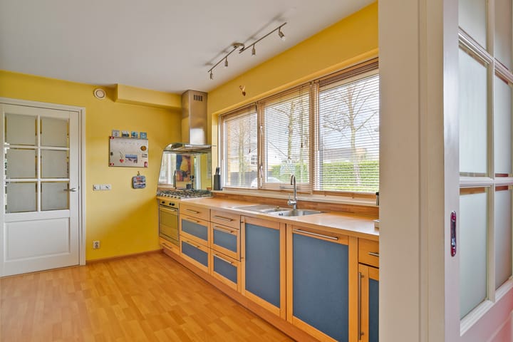 Foto 24 van Maandenweg 18