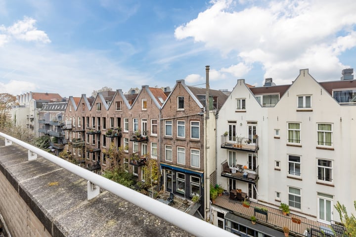 View photo 9 of Von Zesenstraat 247