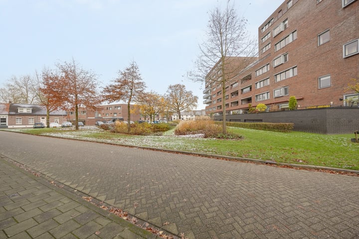 Bekijk foto 5 van Mgr. Verrietstraat 17