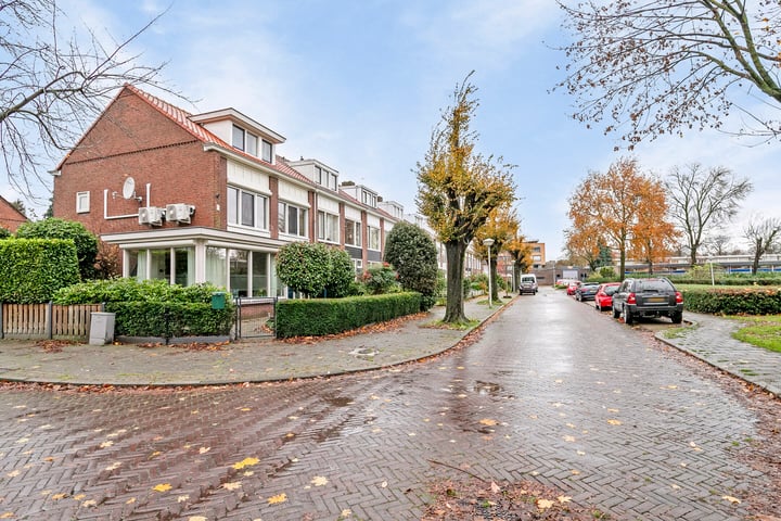 View photo 34 of van der Werffstraat 11