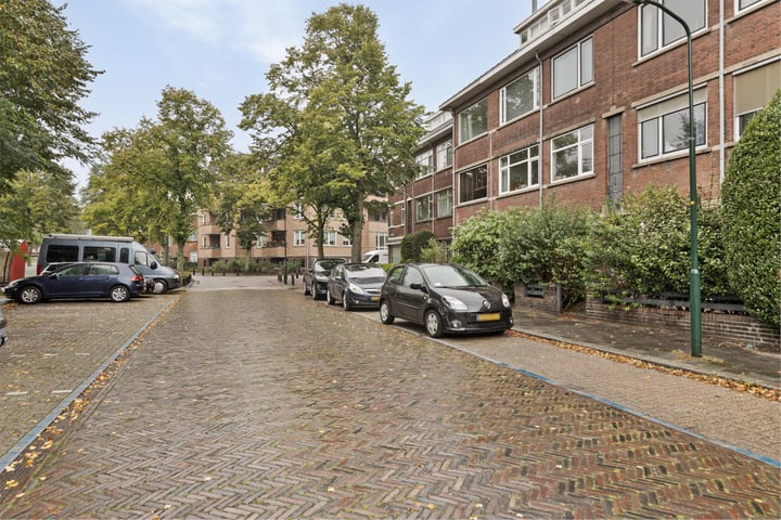 Bekijk foto 2 van van Montfoortstraat 53