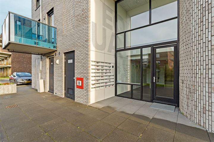 View photo 8 of Borneostraat 51