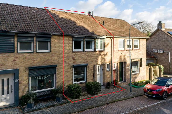 View photo 2 of Vondelstraat 145