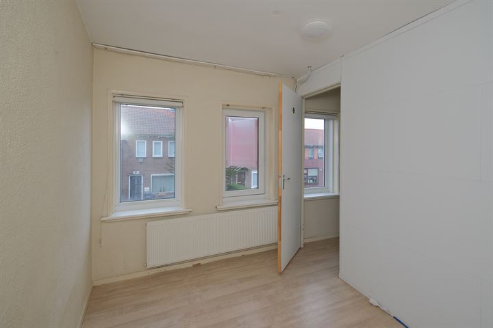 Bekijk foto 13 van Zwaluwenstraat 24