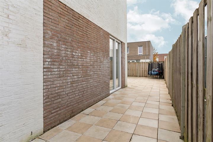 Bekijk foto 48 van Balderstraat 6