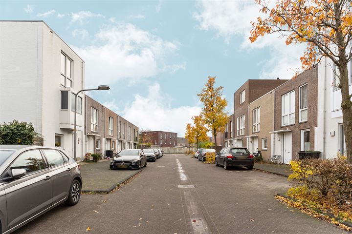 Bekijk foto 49 van Balderstraat 6