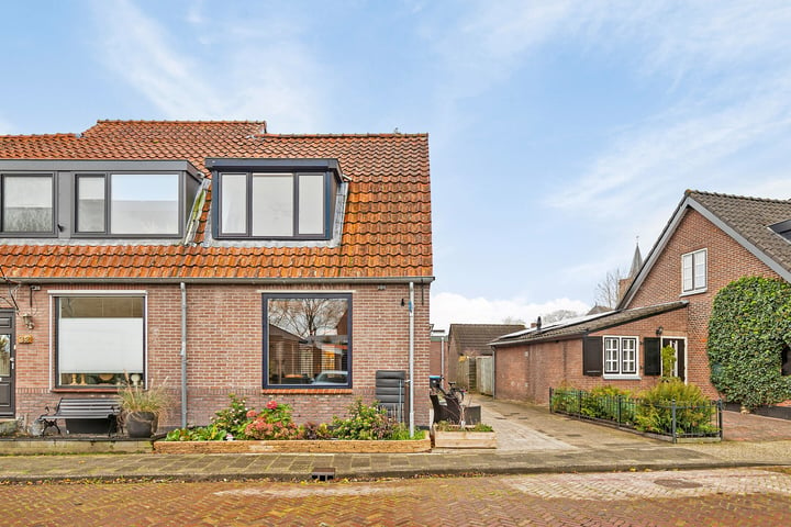 View photo of Oosterstraat 30