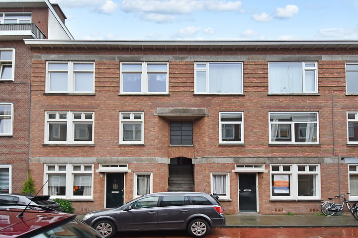 View photo 1 of Usselincxstraat 4