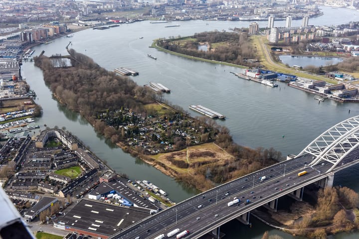 Foto 44 van Puck van Heelstraat 98