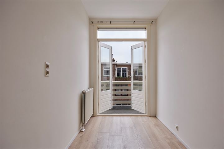 Bekijk foto 19 van Linnaeusstraat 46