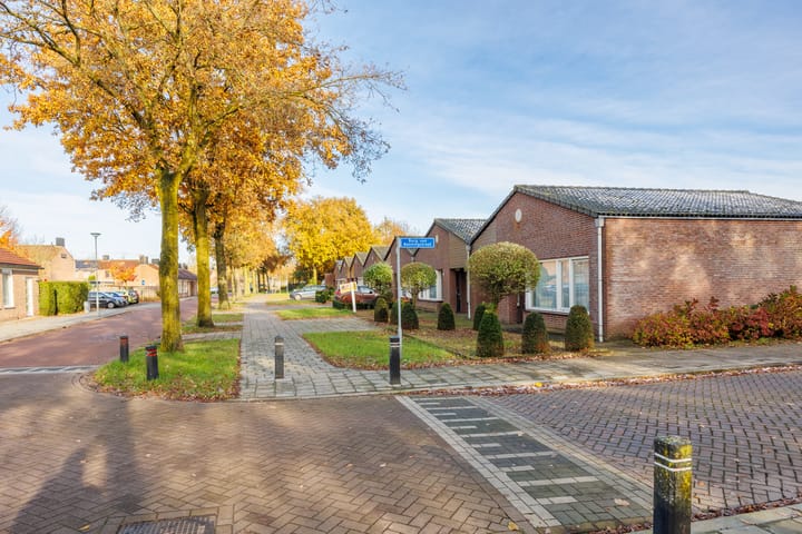 Foto 33 van Julianalaan 28