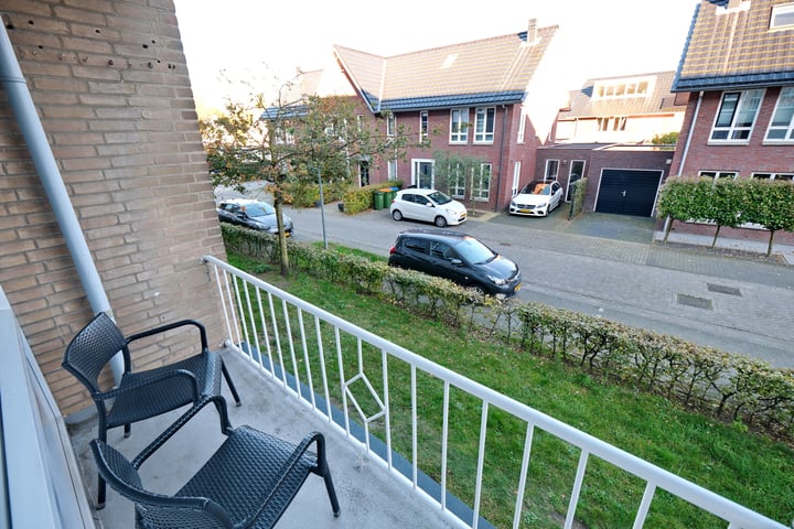 View photo 17 of Evertsenstraat 33