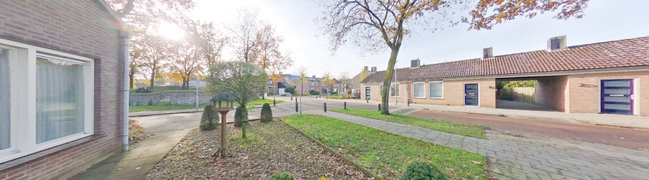 View 360° photo of Voortuin of Julianalaan 28