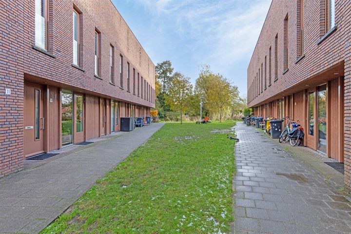 Bekijk foto 30 van Luiksestraat 9