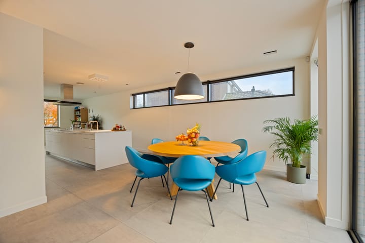 Foto 17 van van Ambestraat 10