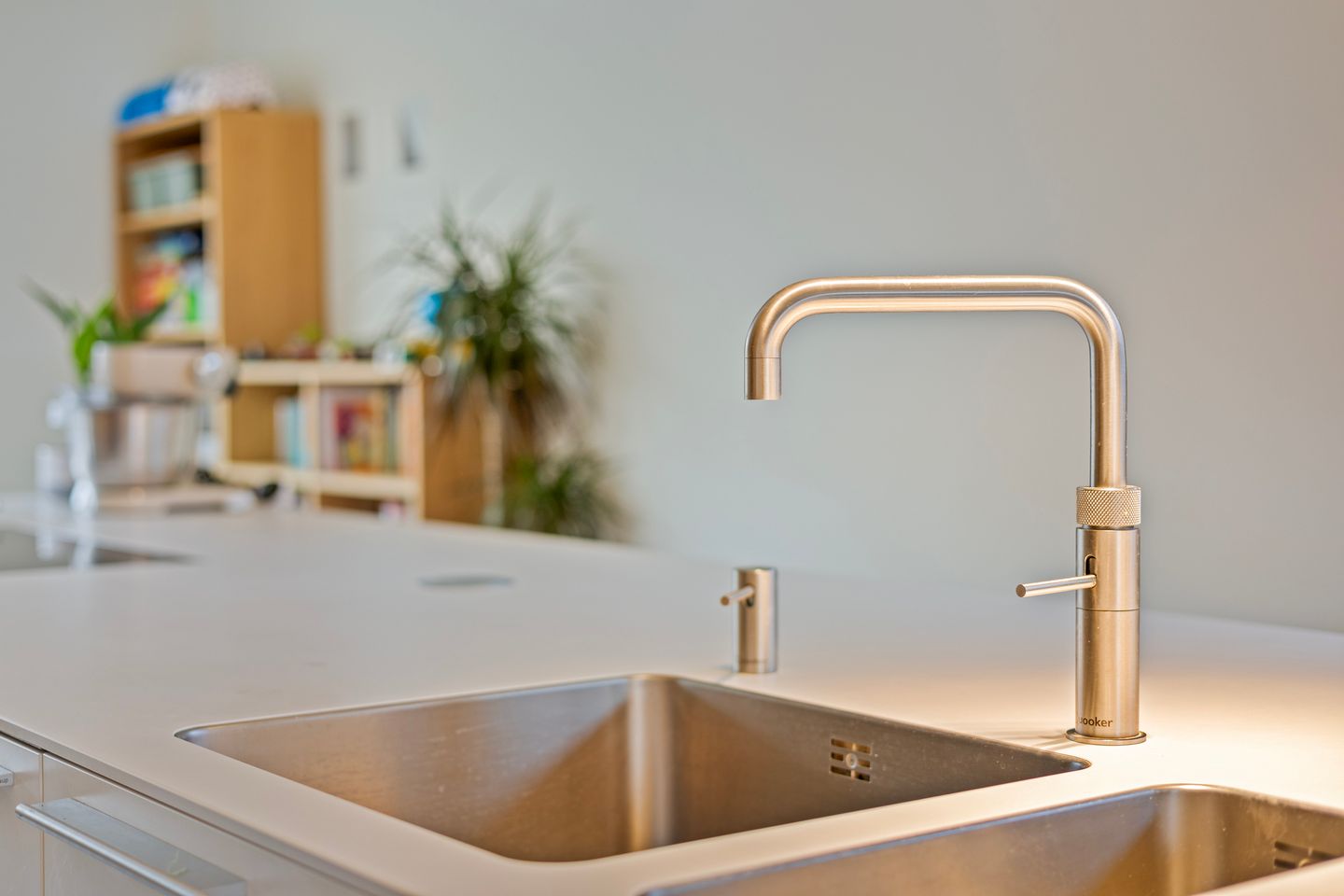 Foto 25 van van Ambestraat 10