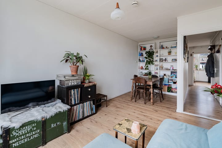 Photo 2 of Spaarndammerstraat 18-H