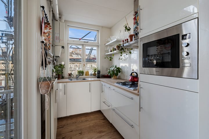 Photo 3 of Spaarndammerstraat 18-H