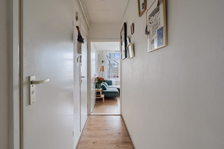 Photo 11 of Spaarndammerstraat 18-H