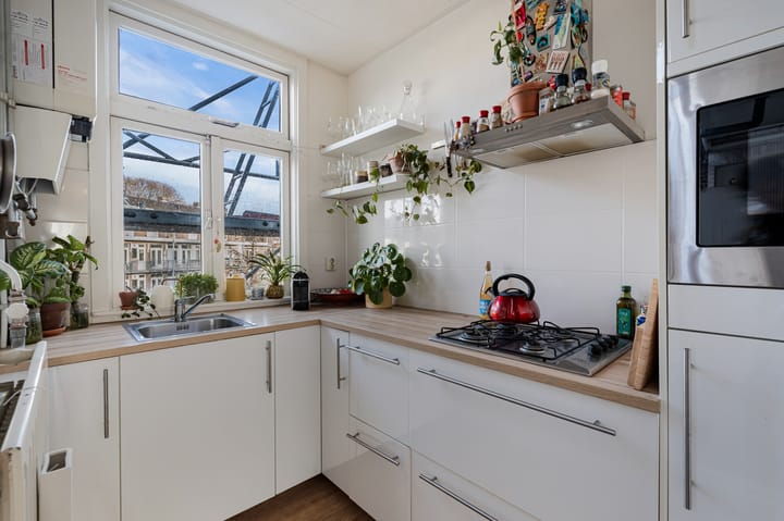 Photo 14 of Spaarndammerstraat 18-H