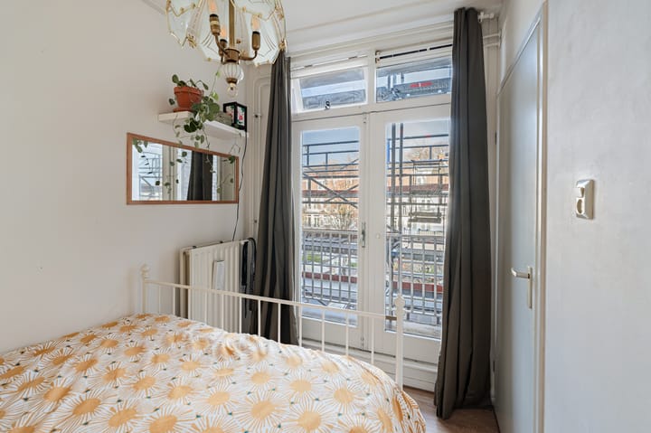 Photo 21 of Spaarndammerstraat 18-H