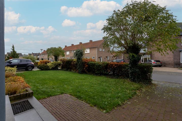 Bekijk foto 32 van Pastoor Tijssenstraat 1