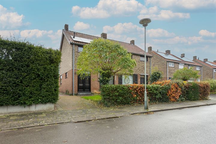 Bekijk foto 33 van Pastoor Tijssenstraat 1